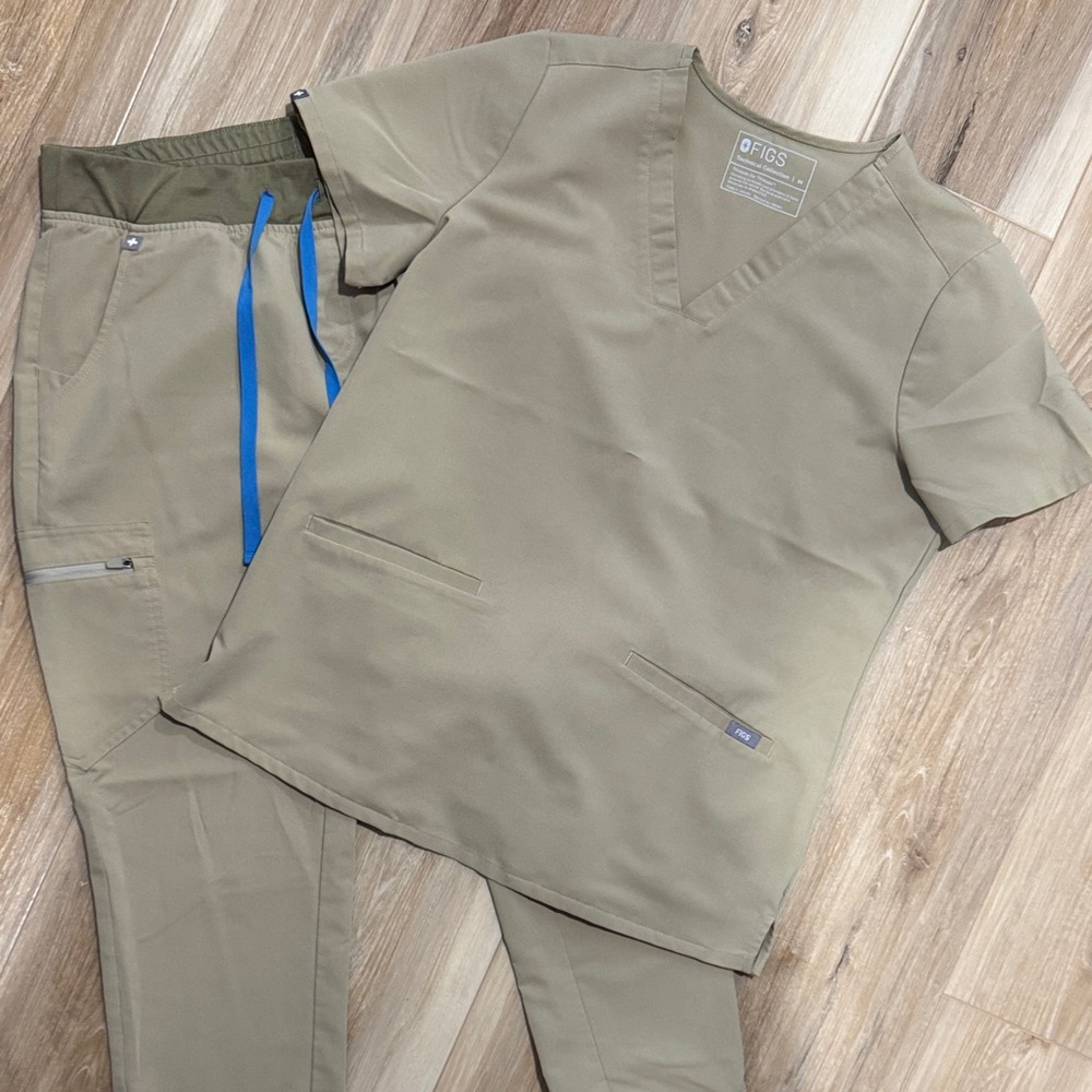 Figs Women's Tan Cargo Scrub Set